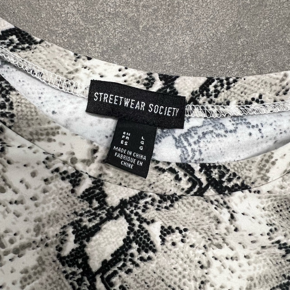 Women’s shirt size L - Picture 2 of 3